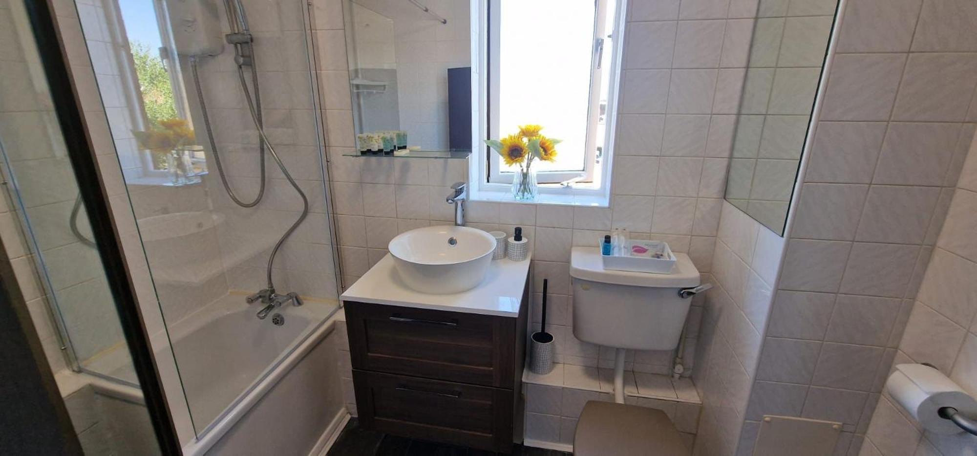Modern 2 Bedroom