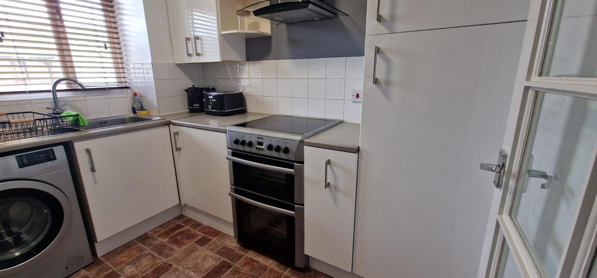 Modern 2 Bedroom *